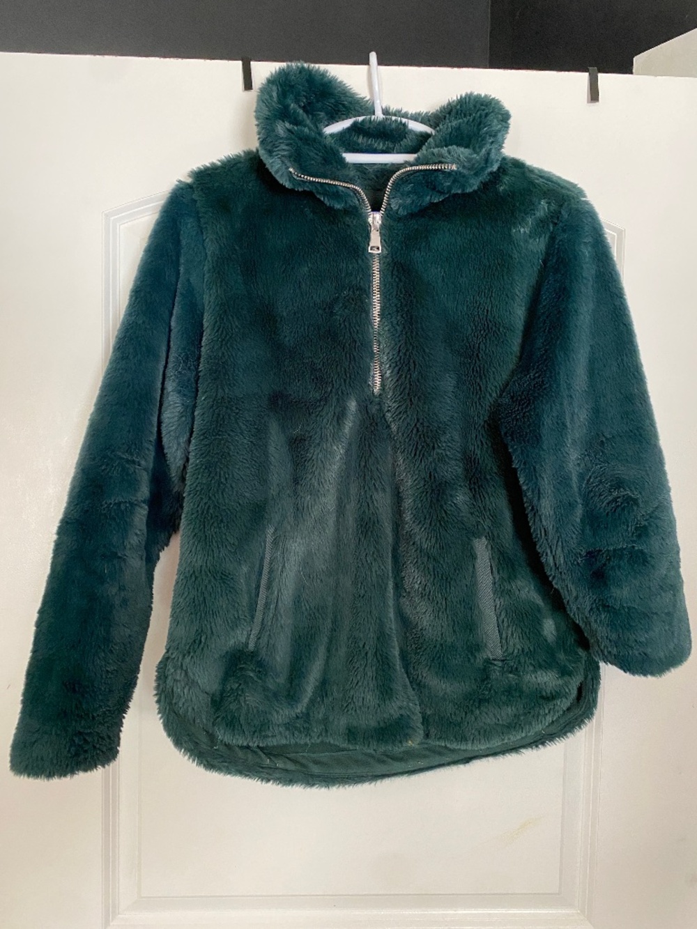 Women's Abercrombie and fitch green velvet soft plush pullover sweatshirt size s